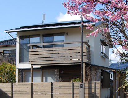 外観と桜-(3).jpg